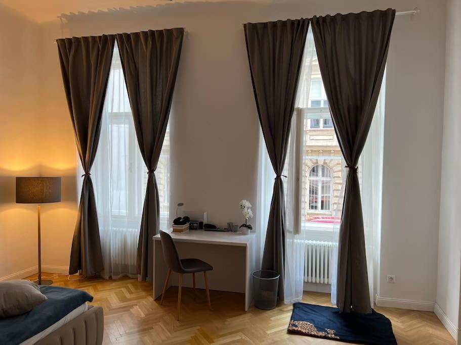 Beautiful Condo At The Old Town Bratislava Exterior photo