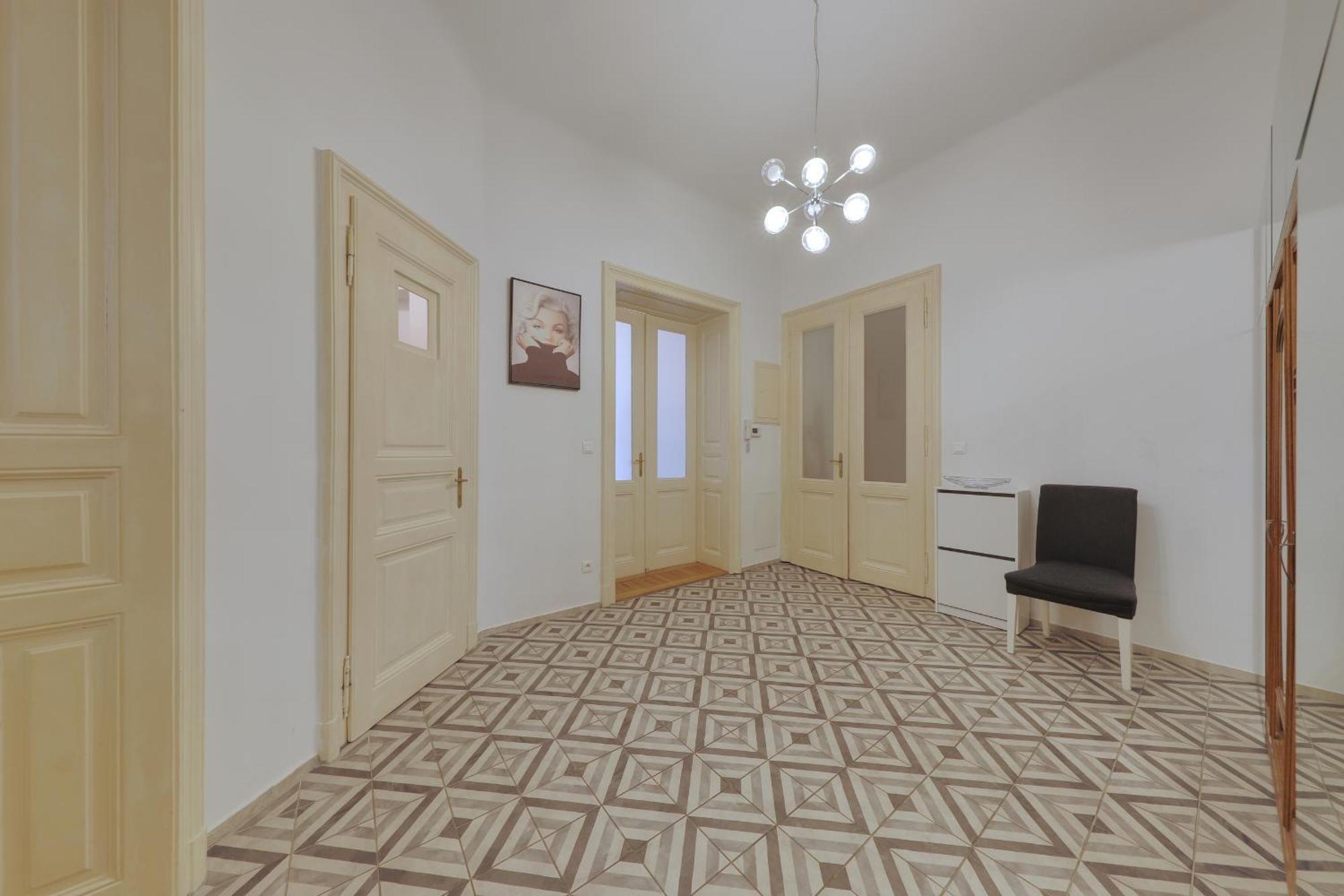 Beautiful Condo At The Old Town Bratislava Exterior photo