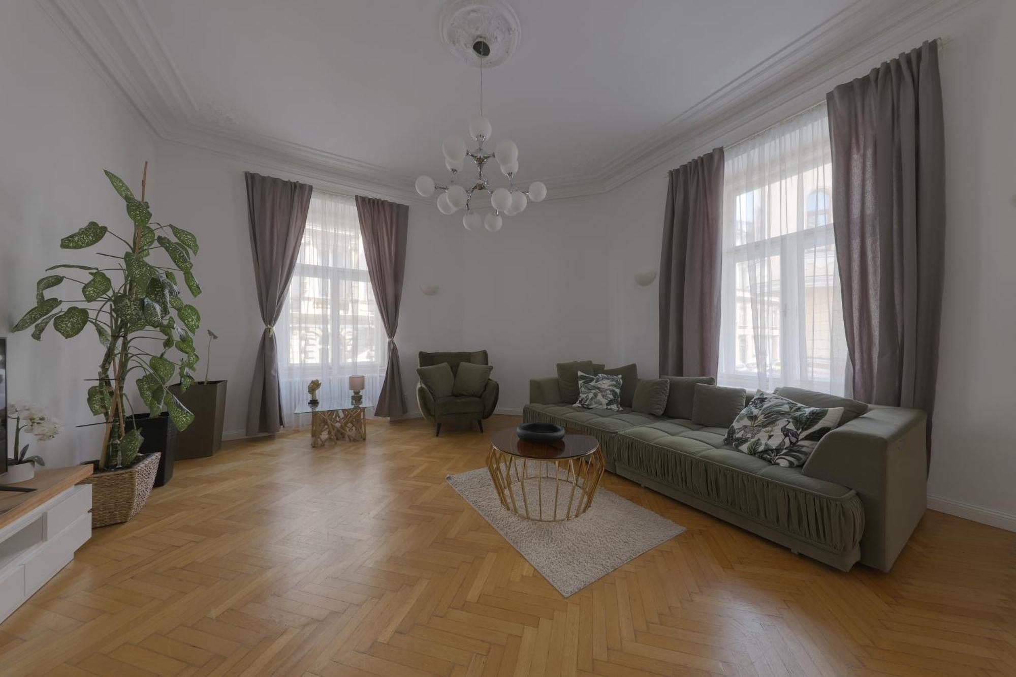 Beautiful Condo At The Old Town Bratislava Exterior photo