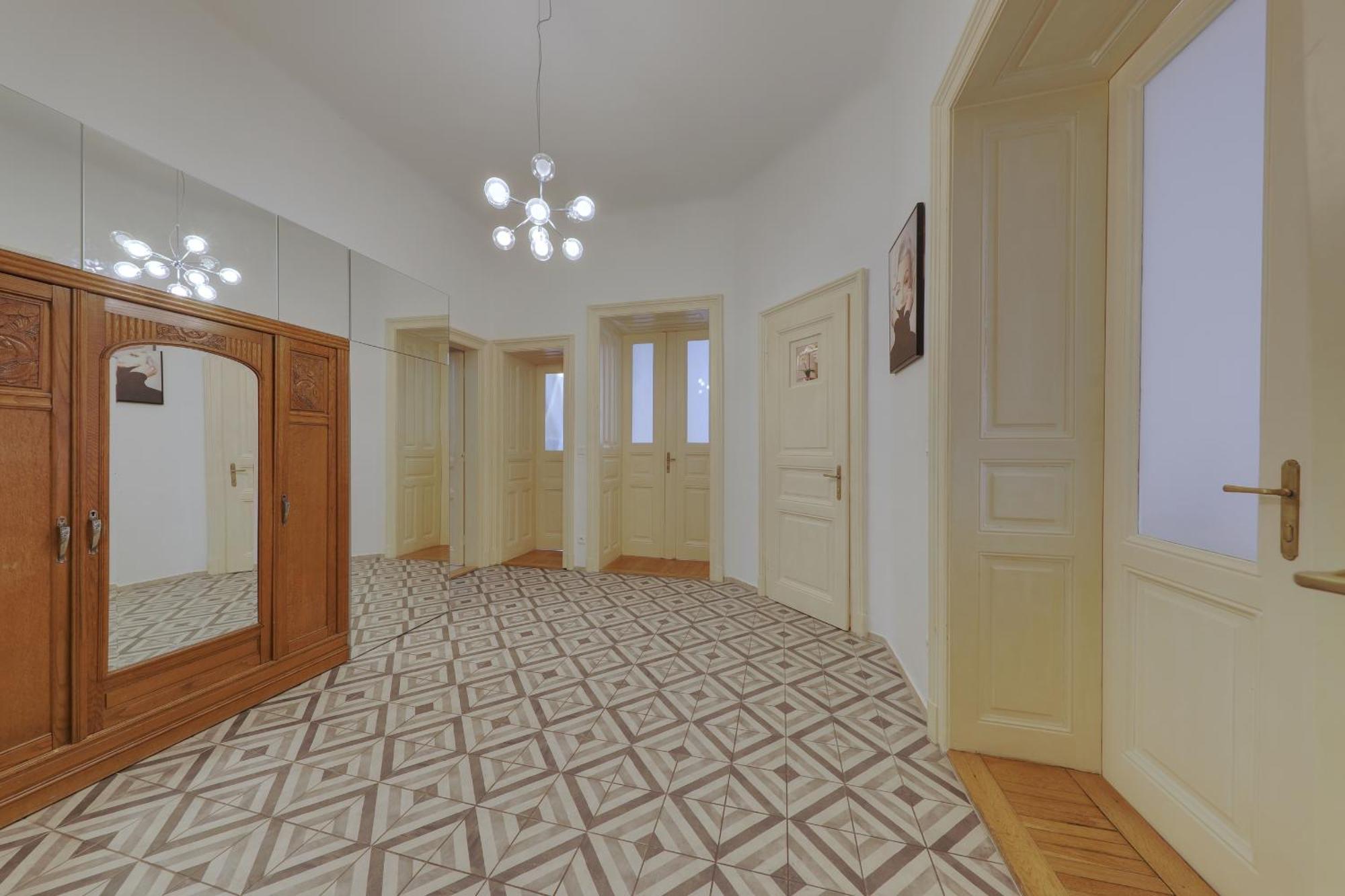 Beautiful Condo At The Old Town Bratislava Exterior photo