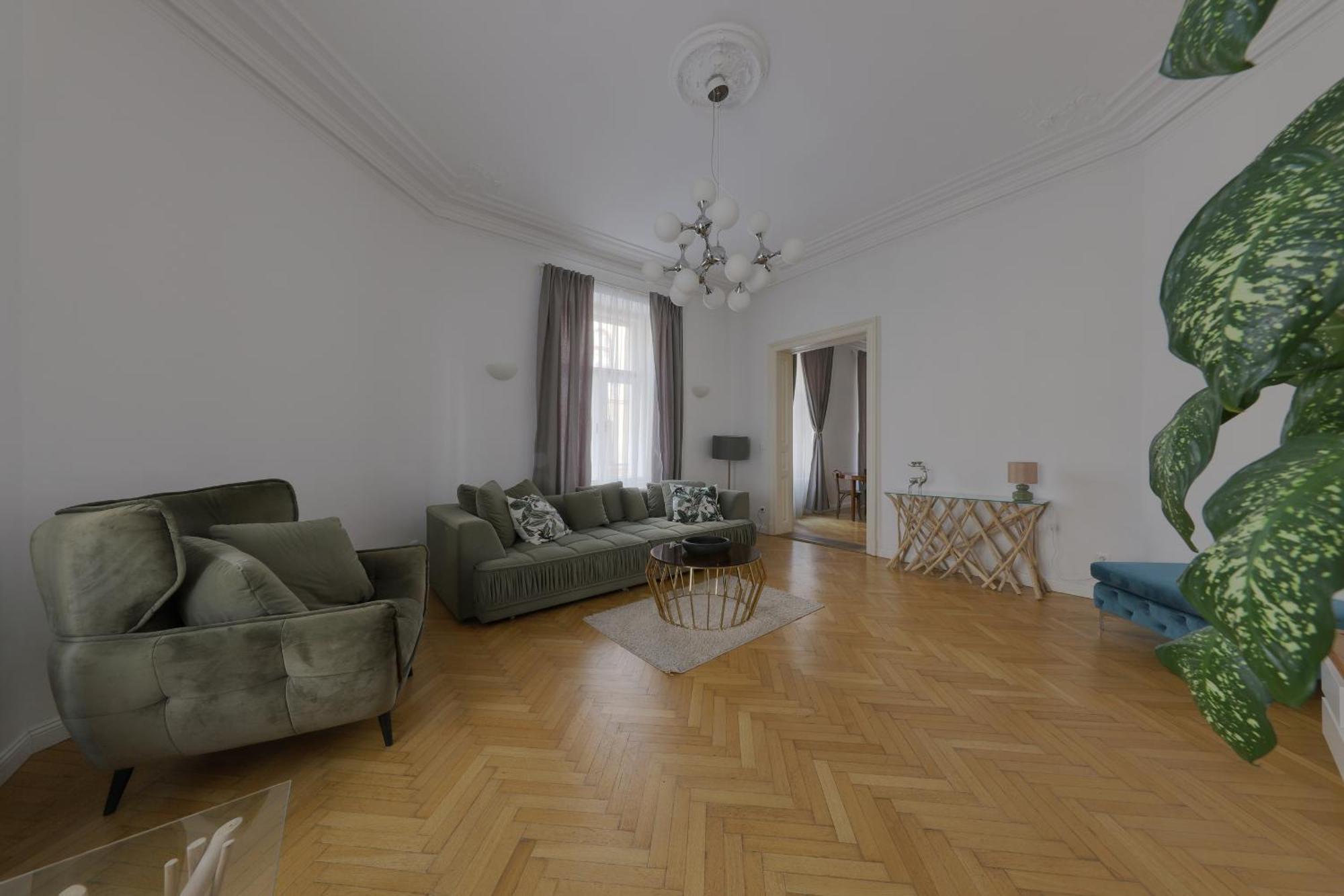 Beautiful Condo At The Old Town Bratislava Exterior photo