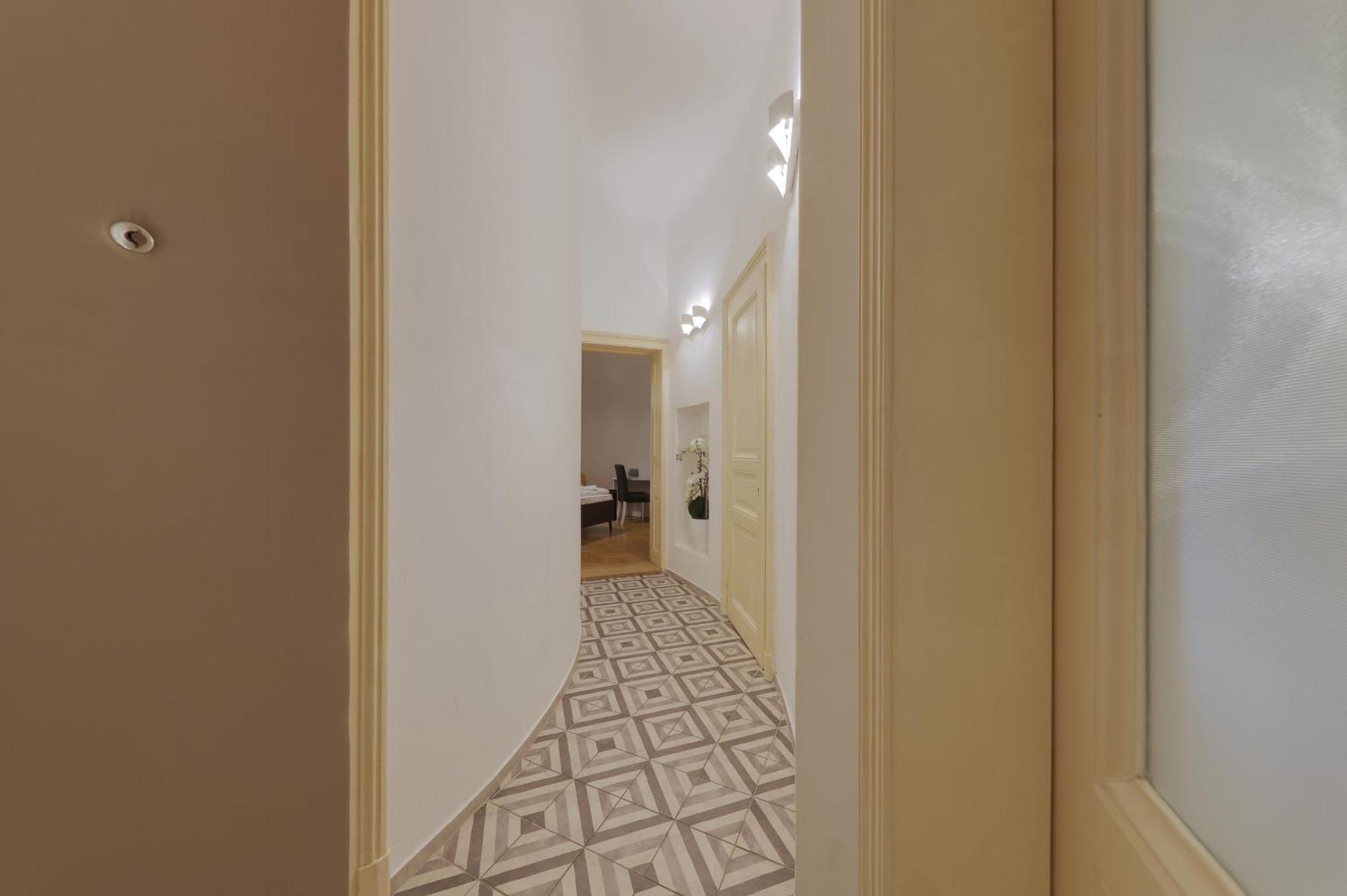 Beautiful Condo At The Old Town Bratislava Exterior photo