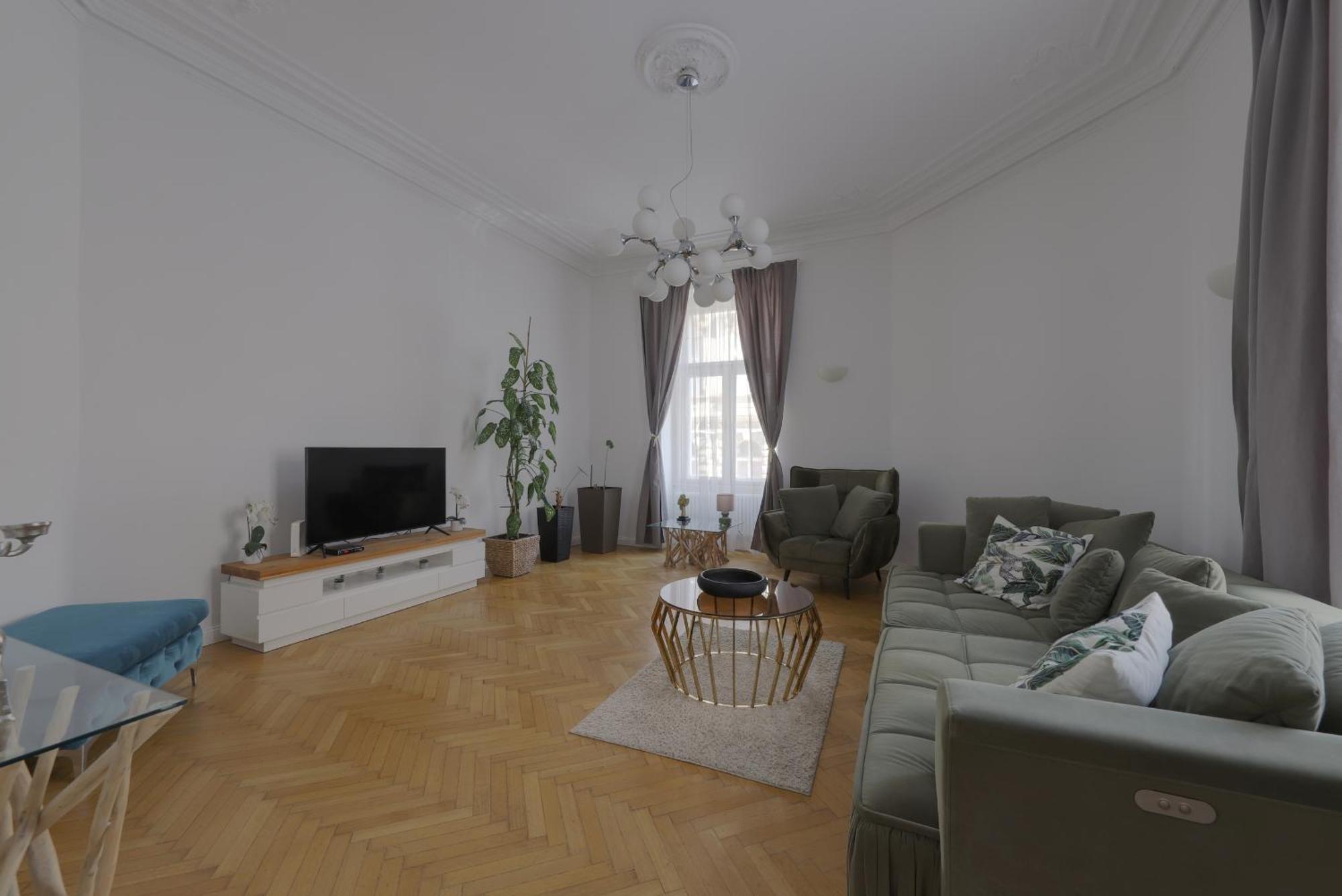 Beautiful Condo At The Old Town Bratislava Exterior photo
